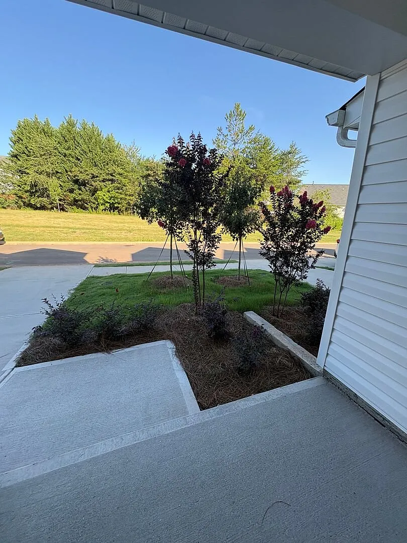 New Construction Townhome Near Reid School Road 3 Bedroom 2 Bath — Photo 2