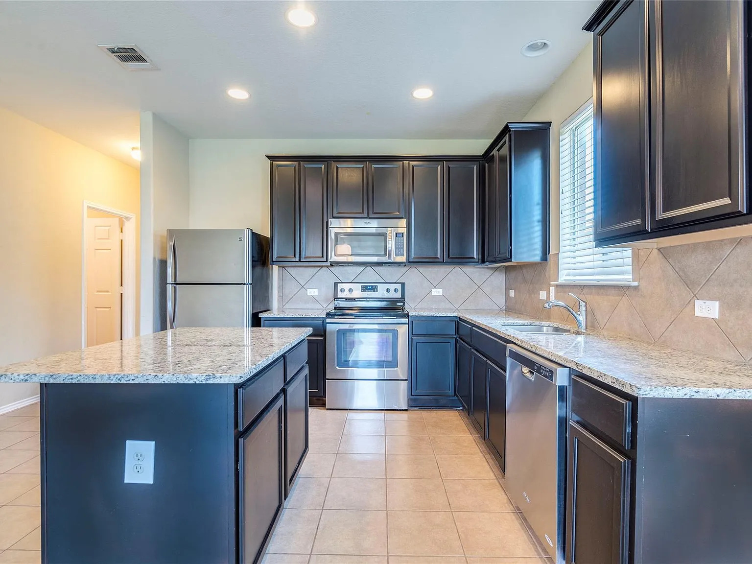 4 bed, 2.0 bath, 1771 sqft, $1,995 — Photo 4