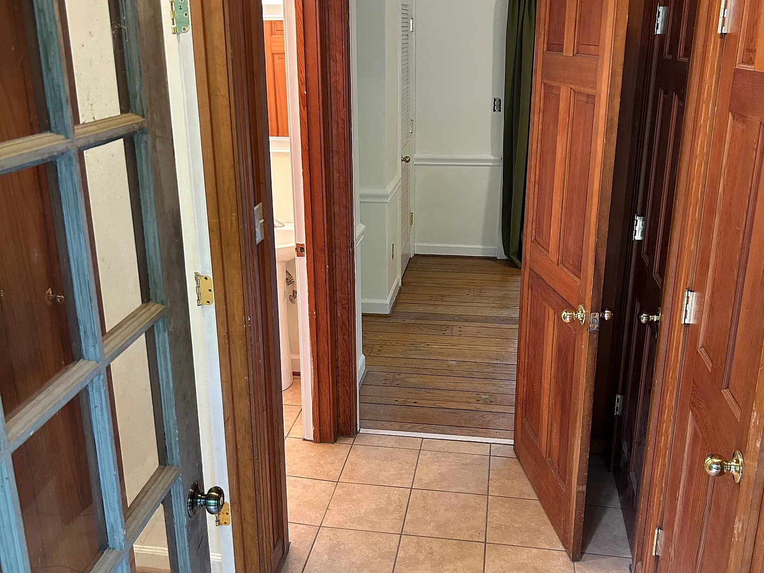 1 bed, 1.5 bath, 1850 sqft, $1,250 — Photo 2