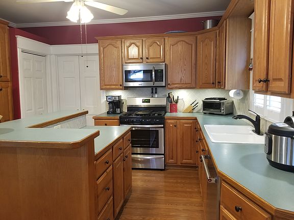 4th image of 1935 Roanoke Ave