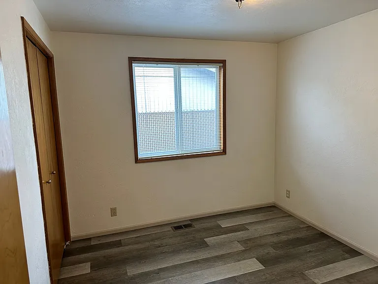 403 S 37th Pl — Photo 24