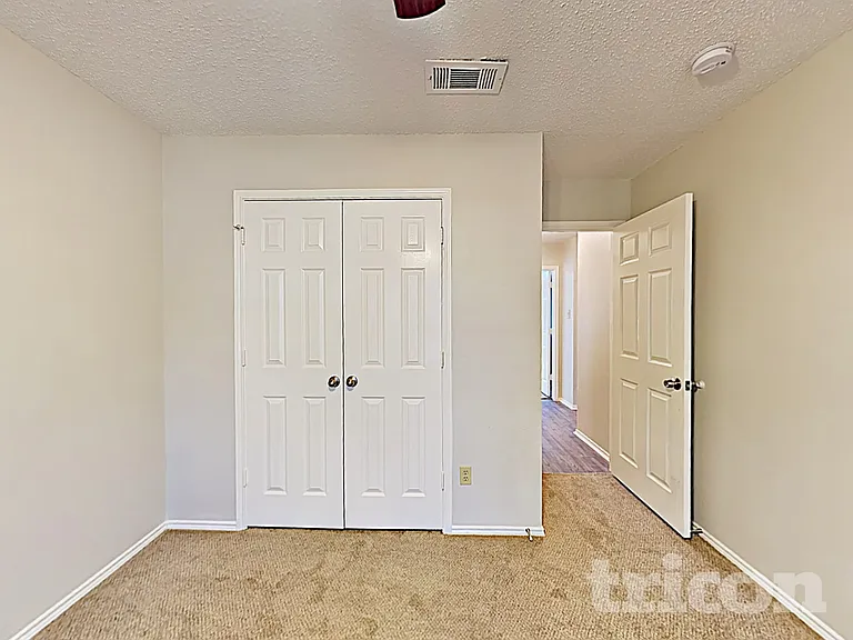 2851 Linden Ln — Photo 12