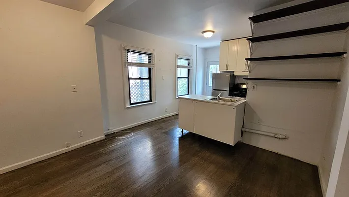 Rented by Delmark Realty LLC | media 34