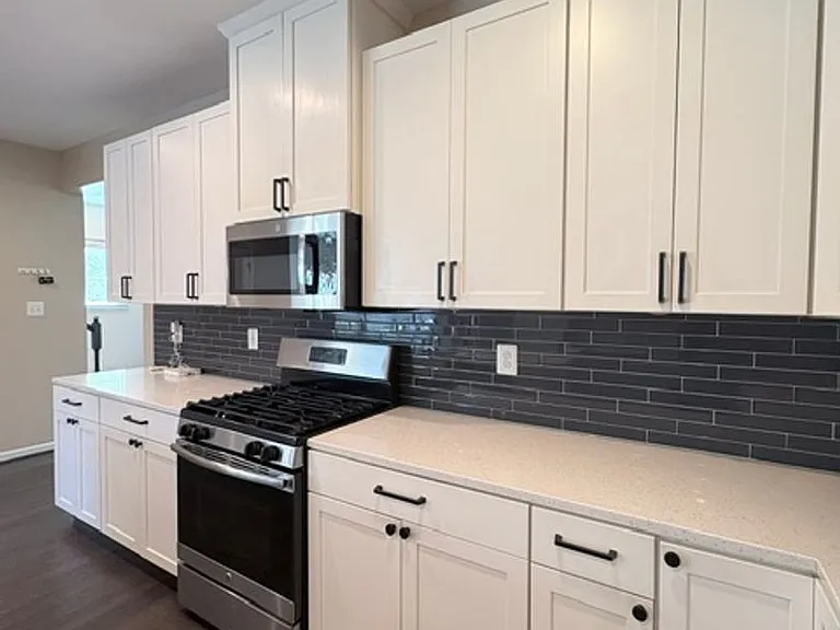 22110 Fulmer Ave — Photo 10