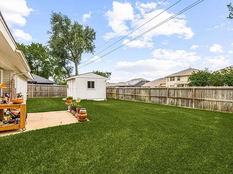 2306 Townhall Ln — Photo 6
