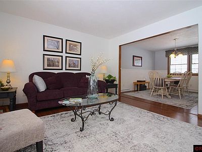 4th image of 50 University Ct