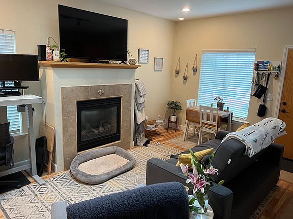 5th image of 1021 Columbus Dr
