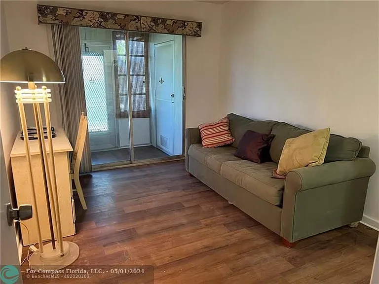 321 Newport Ct #V-unit 321 — Photo 17