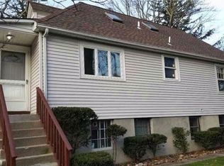 175 Burrs Ln, Dix Hills, NY 11746