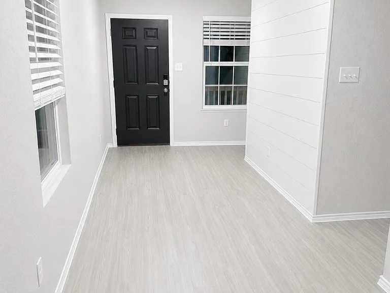 Unfurnished entry