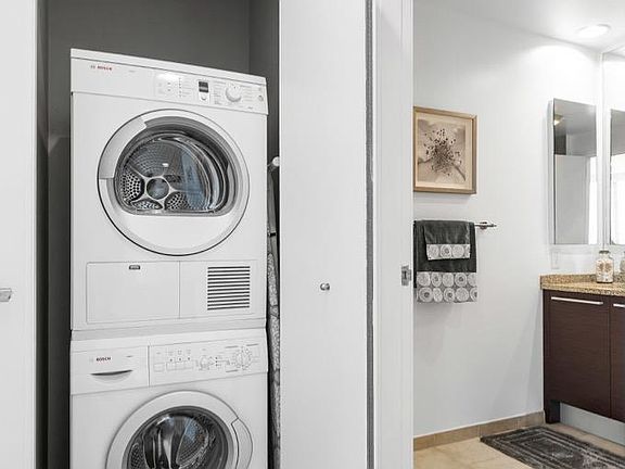 4th image of 425 1st St Unit 4205