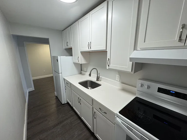 727 Main - 733 Rear — Photo 1