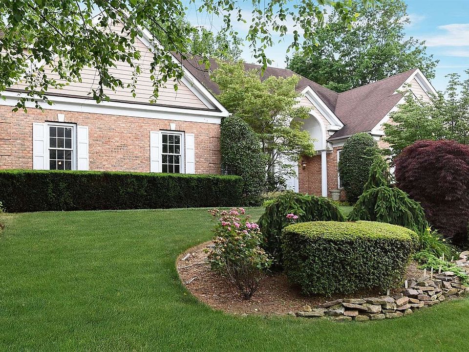 1st image of 72 Stone Hill Dr S