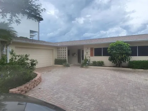 202 Driftwood Ln, Largo, FL 33770