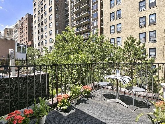 3rd image of 123 W 78th St APT 5