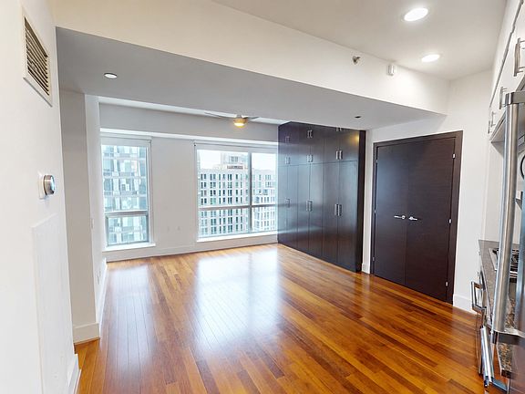 2nd image of 150 Myrtle Ave #2007