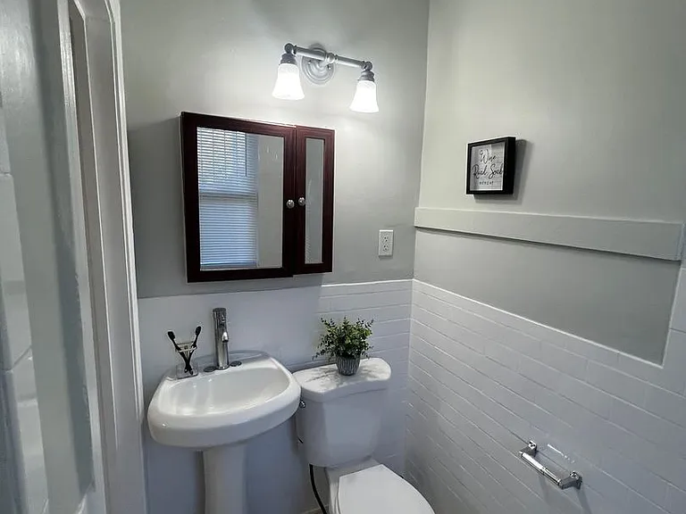 1215 Randolph St NW — Photo 2