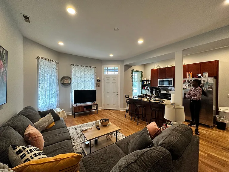 2402 N Kedzie Blvd #1 — Photo 7