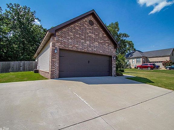 2nd image of 4015 Lantern Hill Dr