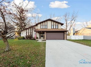 26873 Heatherford Dr, Perrysburg, OH 43551