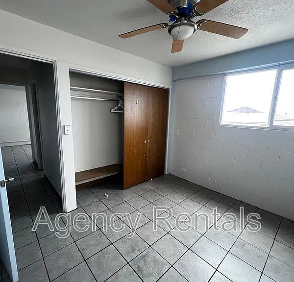 938 Owen St — Photo 9