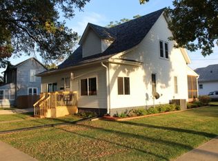 302 E 3rd St, Monticello, IA 52310