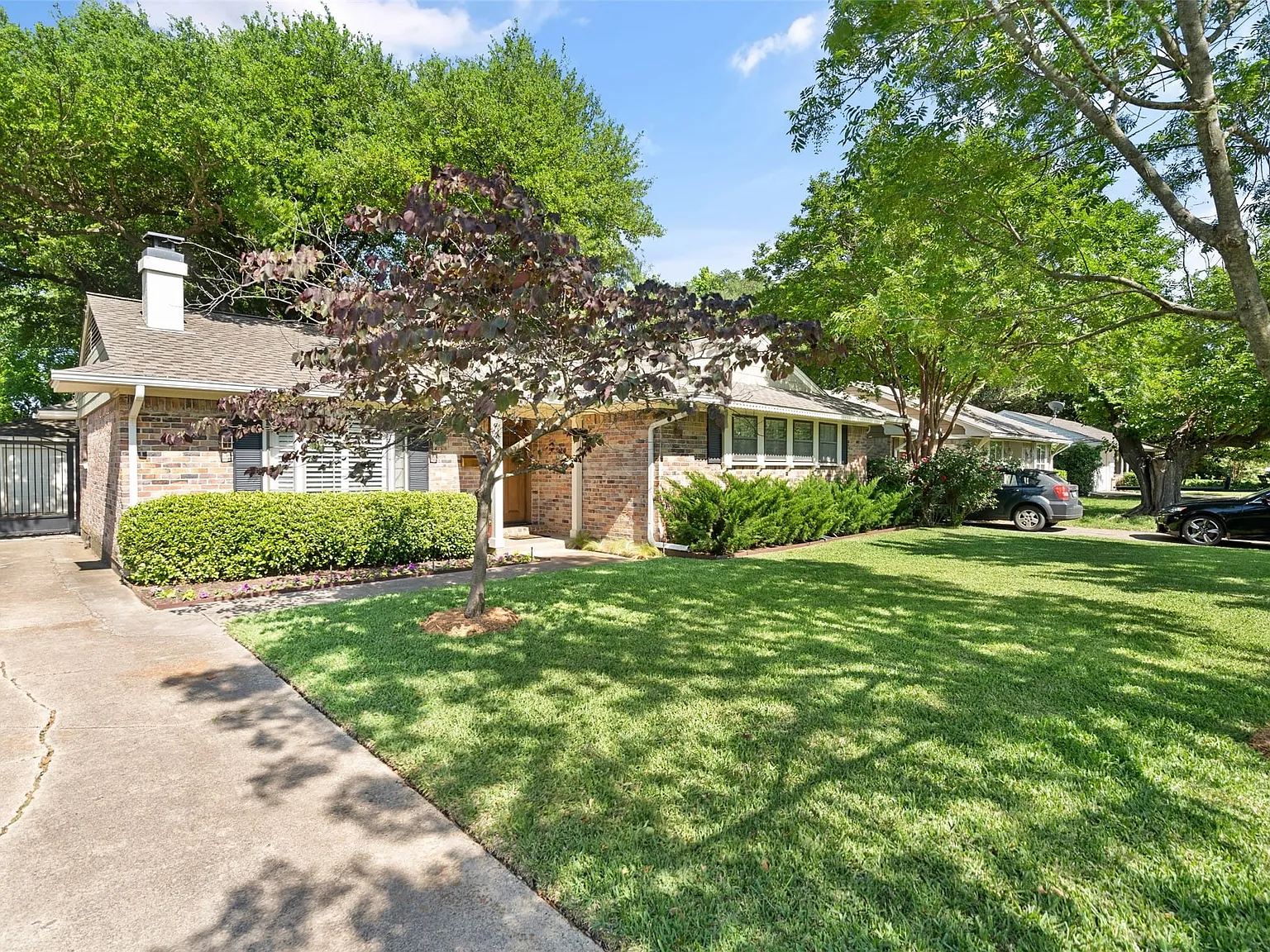 3 bed, 2.0 bath, 1524 sqft, $3,800 — Photo 2
