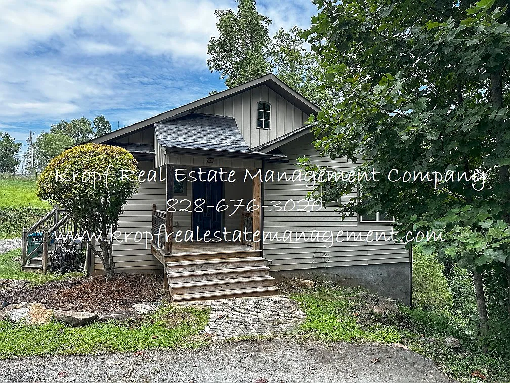 2 bed, $1,900 — Photo 2