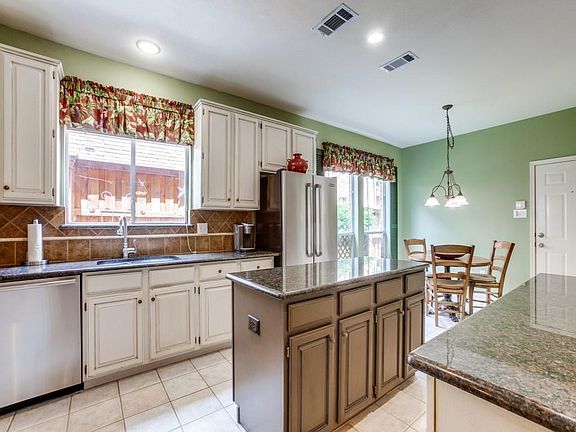 4th image of 2306 York Ct
