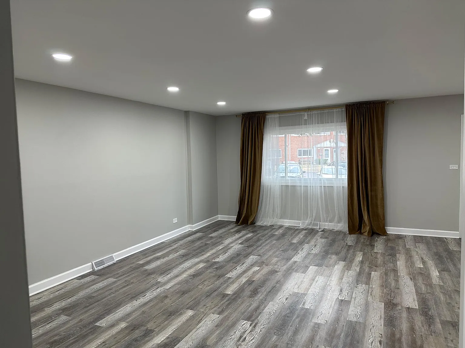 354 Skokie Ct — Photo 4