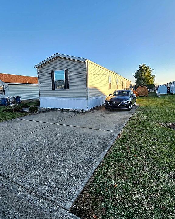 1st image of 552 Birchwood Cir