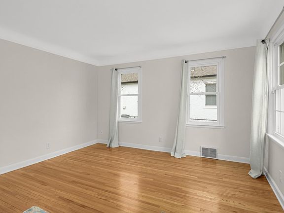 5th image of 2735 McNair Dr N