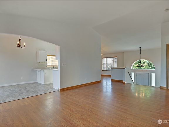 5th image of 8009 45th Avenue SW