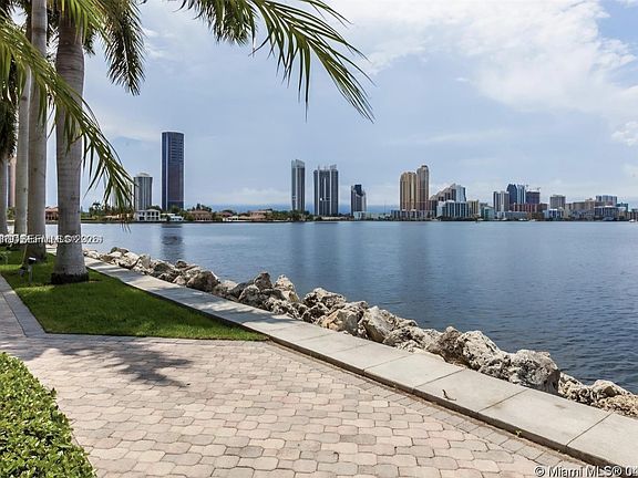 3rd image of 3600 Mystic Pointe Drive #1202
