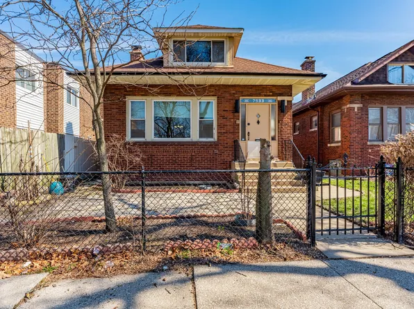 7533 N Ridge Blvd, Chicago, IL 60645