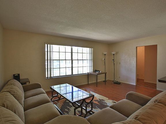 5th image of 320 Cumberland Ave