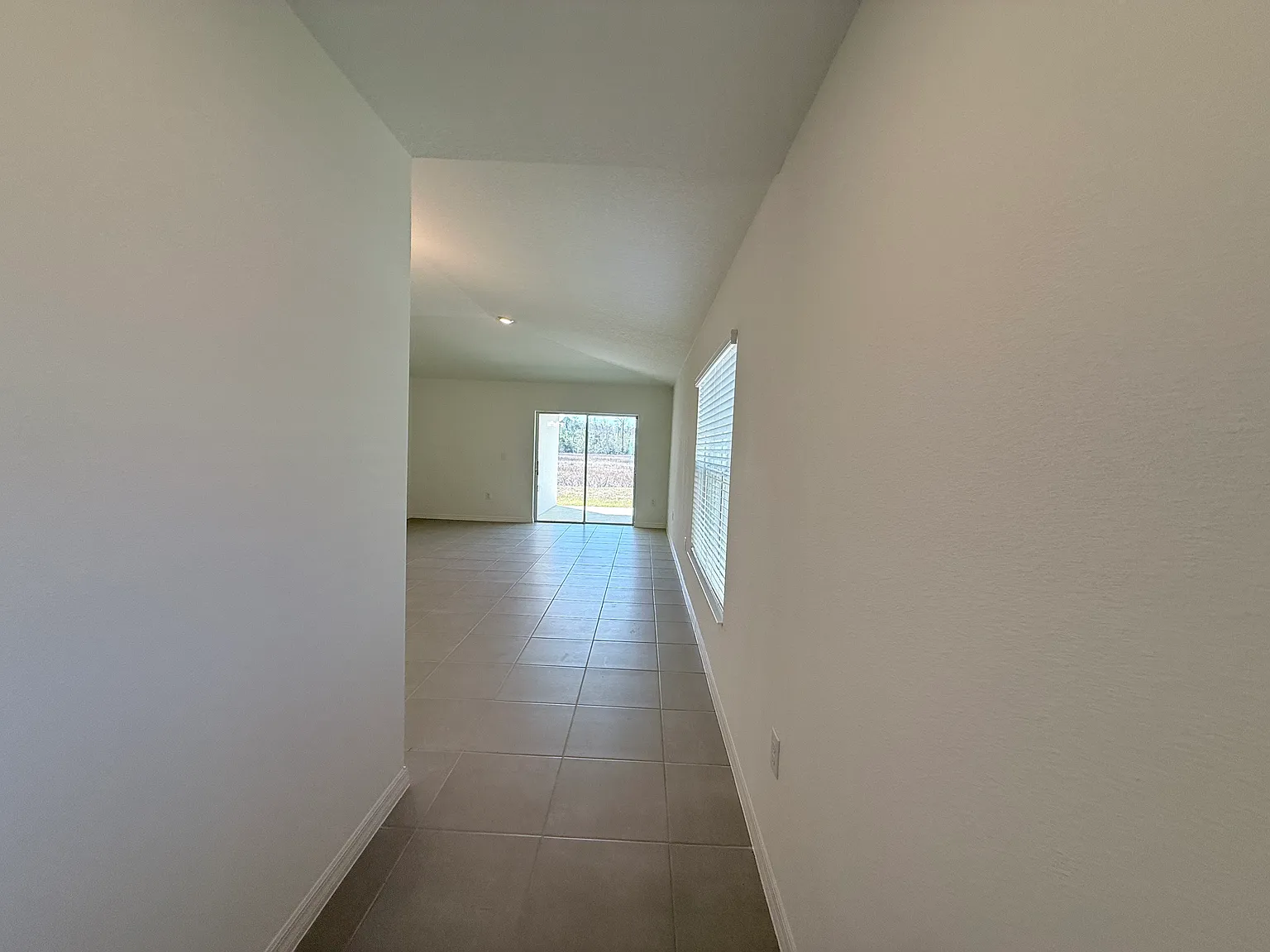 3 bed, 2084 sqft, $2,250 — Photo 3