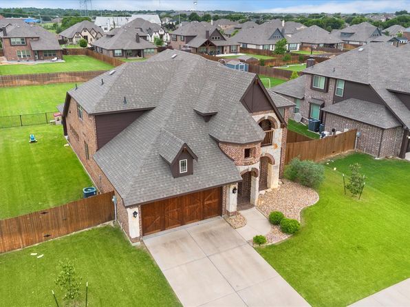 710 Oakleaf Dr, Midlothian, TX 76065