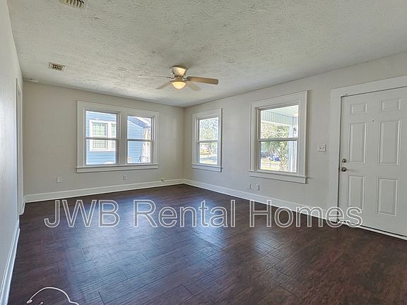 5th image of 822 Mackinaw St