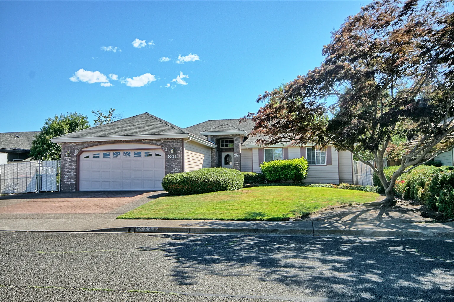 841 Brandon St photo 1