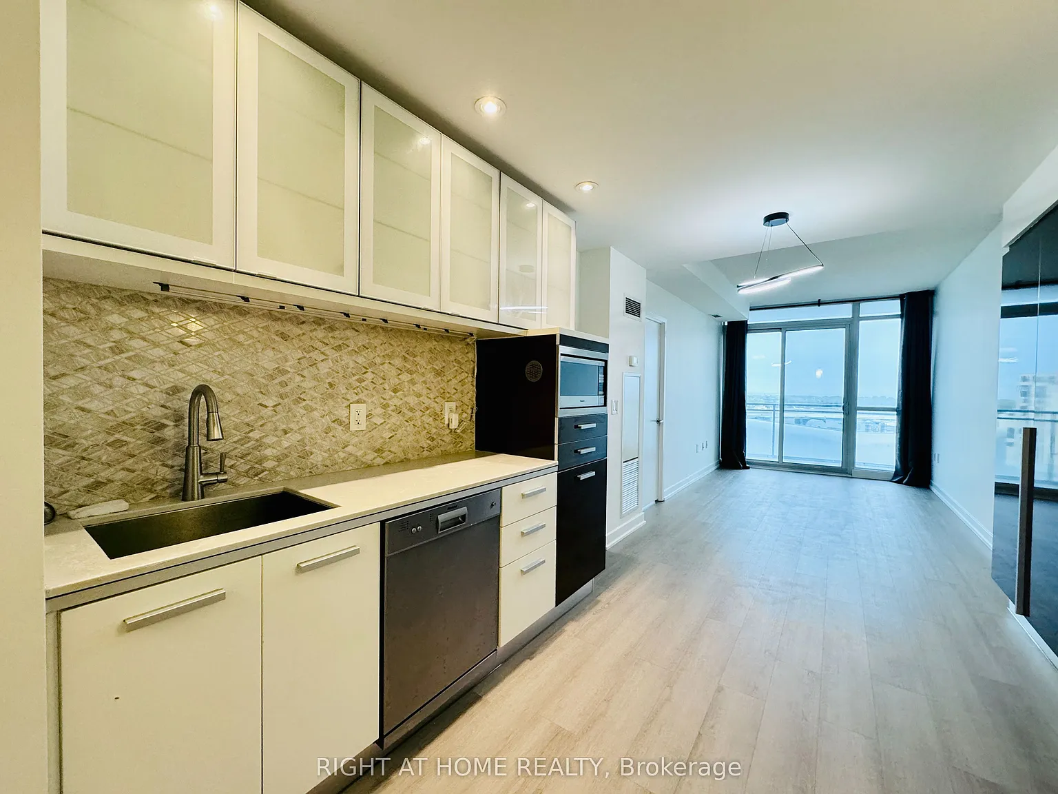 2 bed, $2,750 — Photo 2
