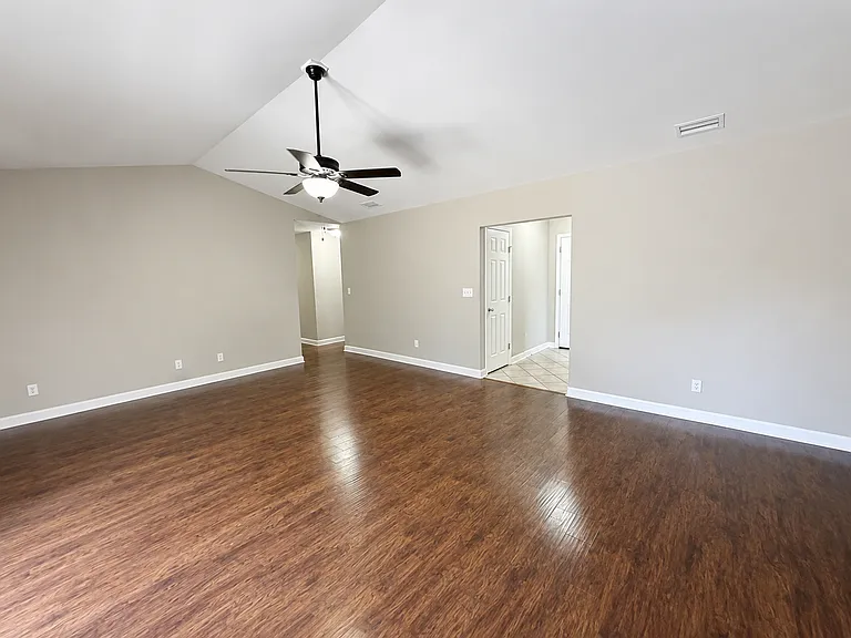 289 Honeysuckle Way — Photo 4