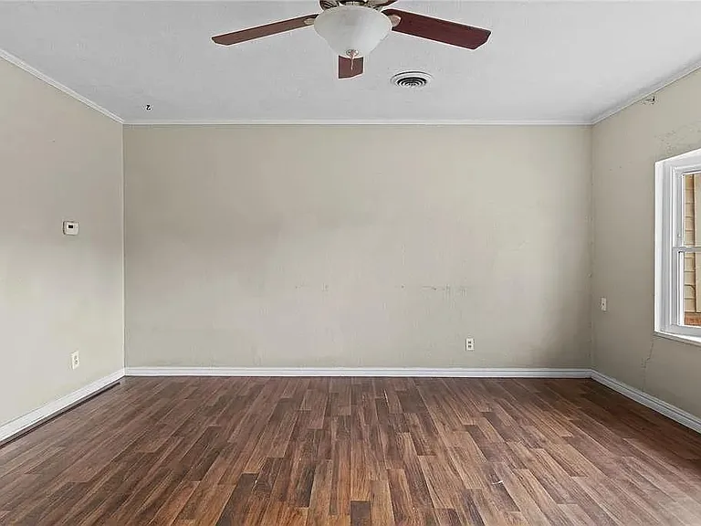 114 W B St — Photo 14