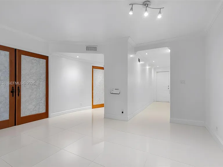 1450 NE 170th St #106 — Photo 3