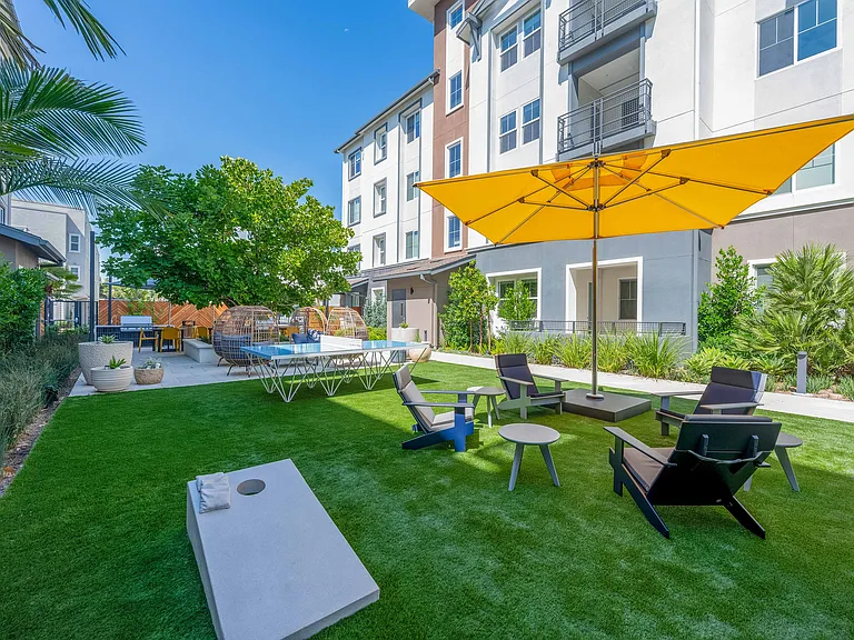 Citron Apartments — Photo 22