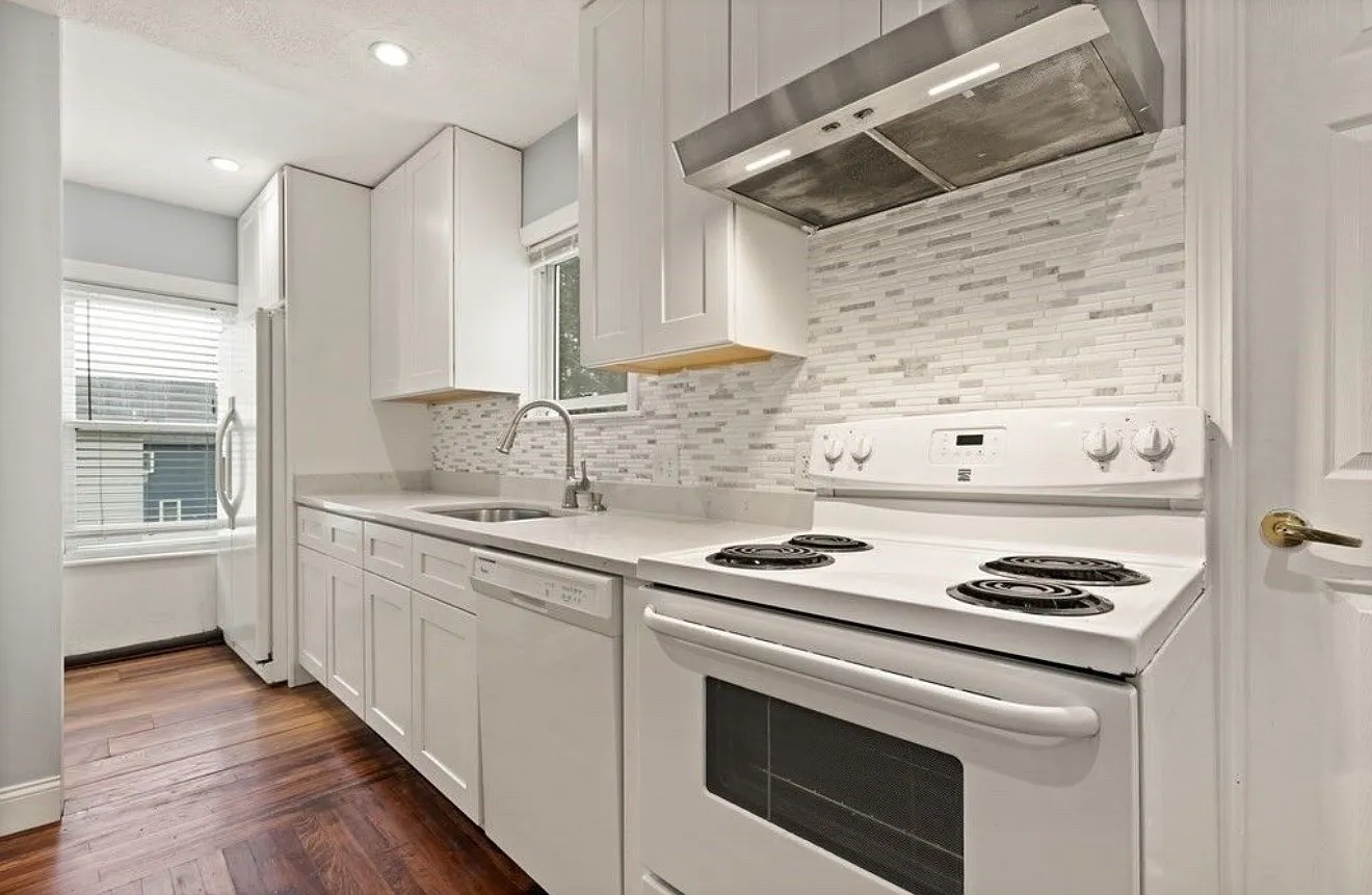 3 bed, 1100 sqft, $2,600 — Photo 1