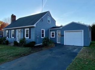 66 Meadowcrest Dr, Riverside, RI 02915