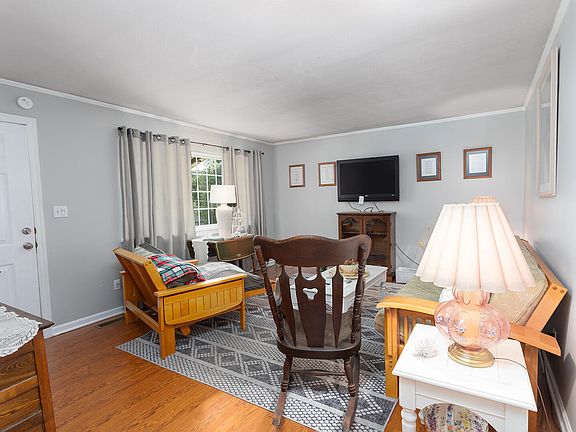 4th image of 1910 Plantation Dr SE
