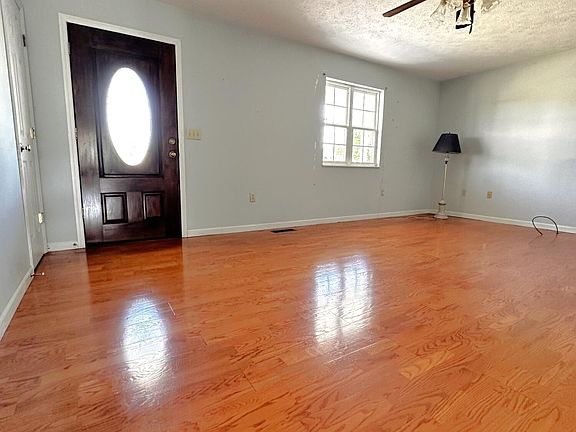 3rd image of 1691 Mullins Rd