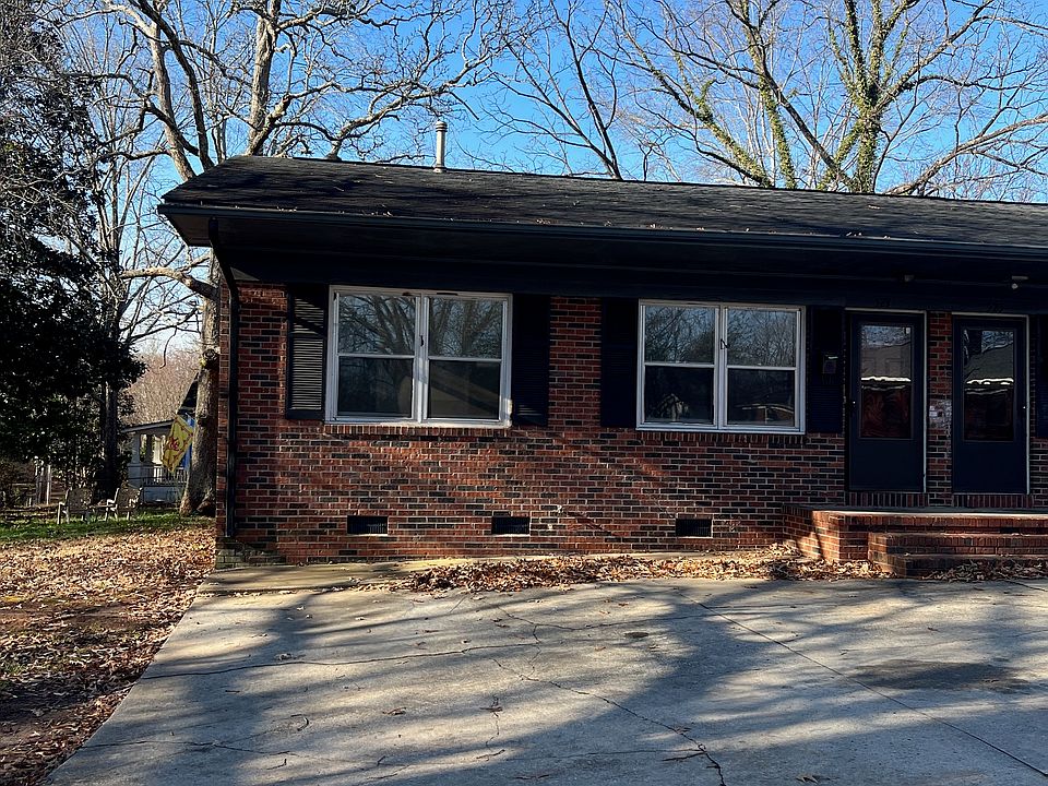 1st image of 523 E Sharpe St